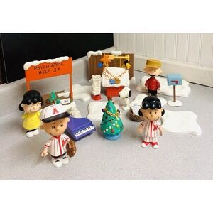 2003 Memory Lane Playing Mantis A Charlie Brown Christmas Not Complete Figurines